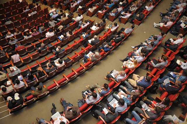 auditorio con personas